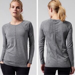 Athleta Foothill Seamless Gray Long-Sleeve Knit Top - Sz M